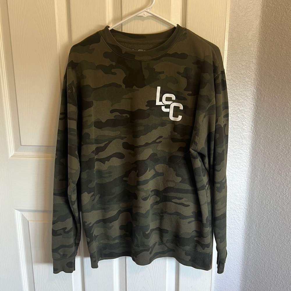 Men’s camo crew neck